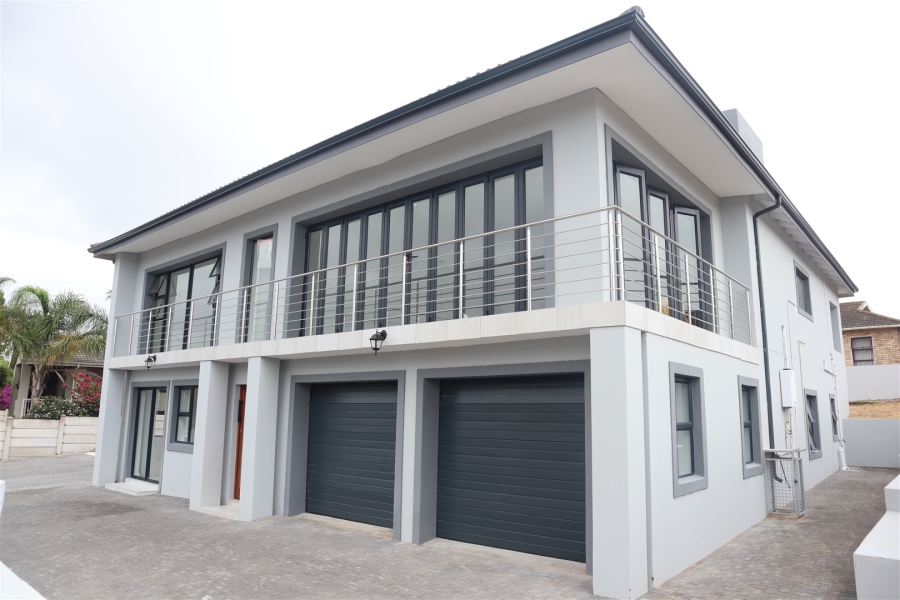 5 Bedroom Property for Sale in Wavecrest Eastern Cape